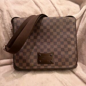 [SOLD] LOUIS VUITTON DAMIER EBENE BROOKLYN MESSENGER BAG (AUTHENTIC)
